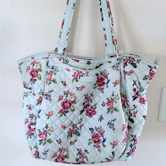 Vera Bradley Handbags - Vera Bradley Glenna satchel in Water bouquet.